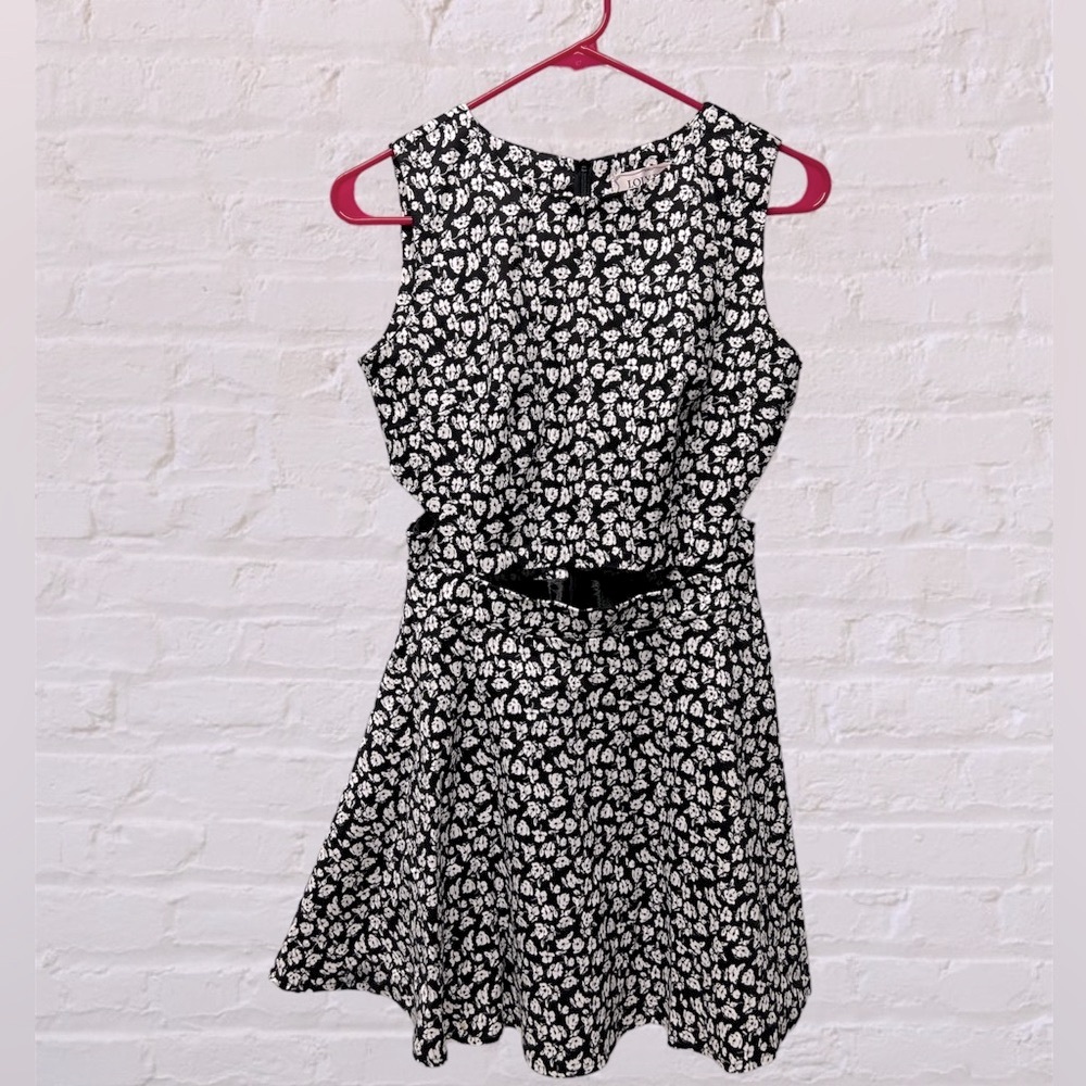Loly pop black white floral cut out sleeveless short skater dress small